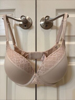 VICTORIA’S SECRET  32DDD